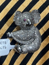 Брошь-коала в бриллиантовом паве — бриллианты 2,81 ct · рубины, серебро 925
