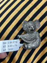 Брошь-коала в бриллиантовом паве — бриллианты 2,81 ct · рубины, серебро 925 — бирка мастерской с каратами