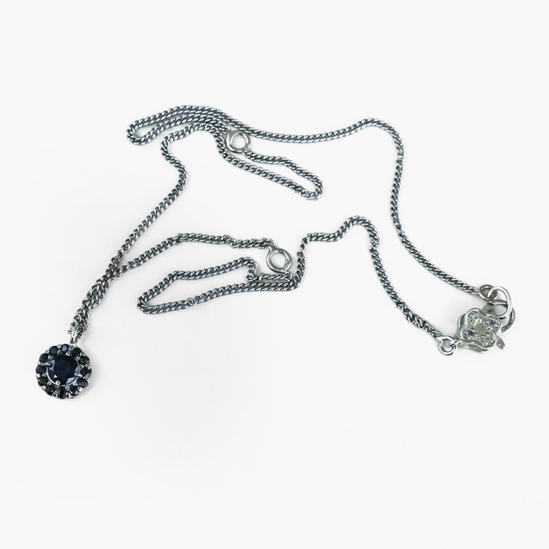 BLACK FLOWER PENDANT - adelina.world