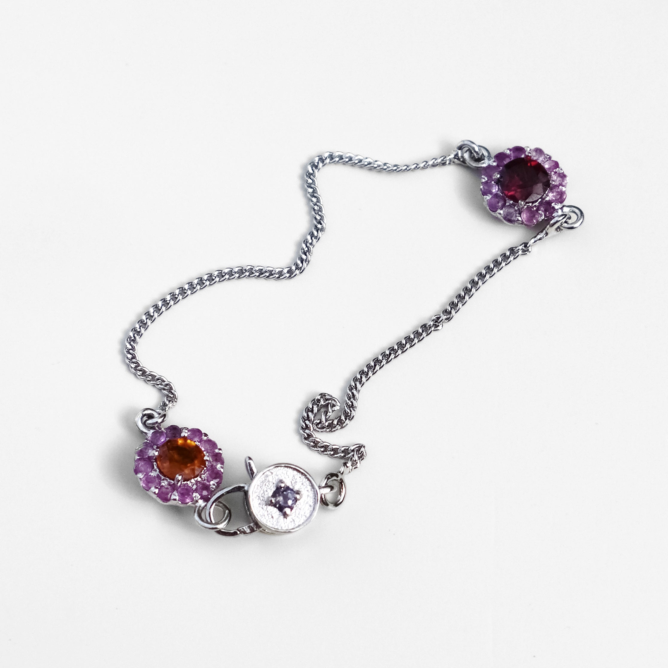 PINK FLOWER BRACELET - adelina.world