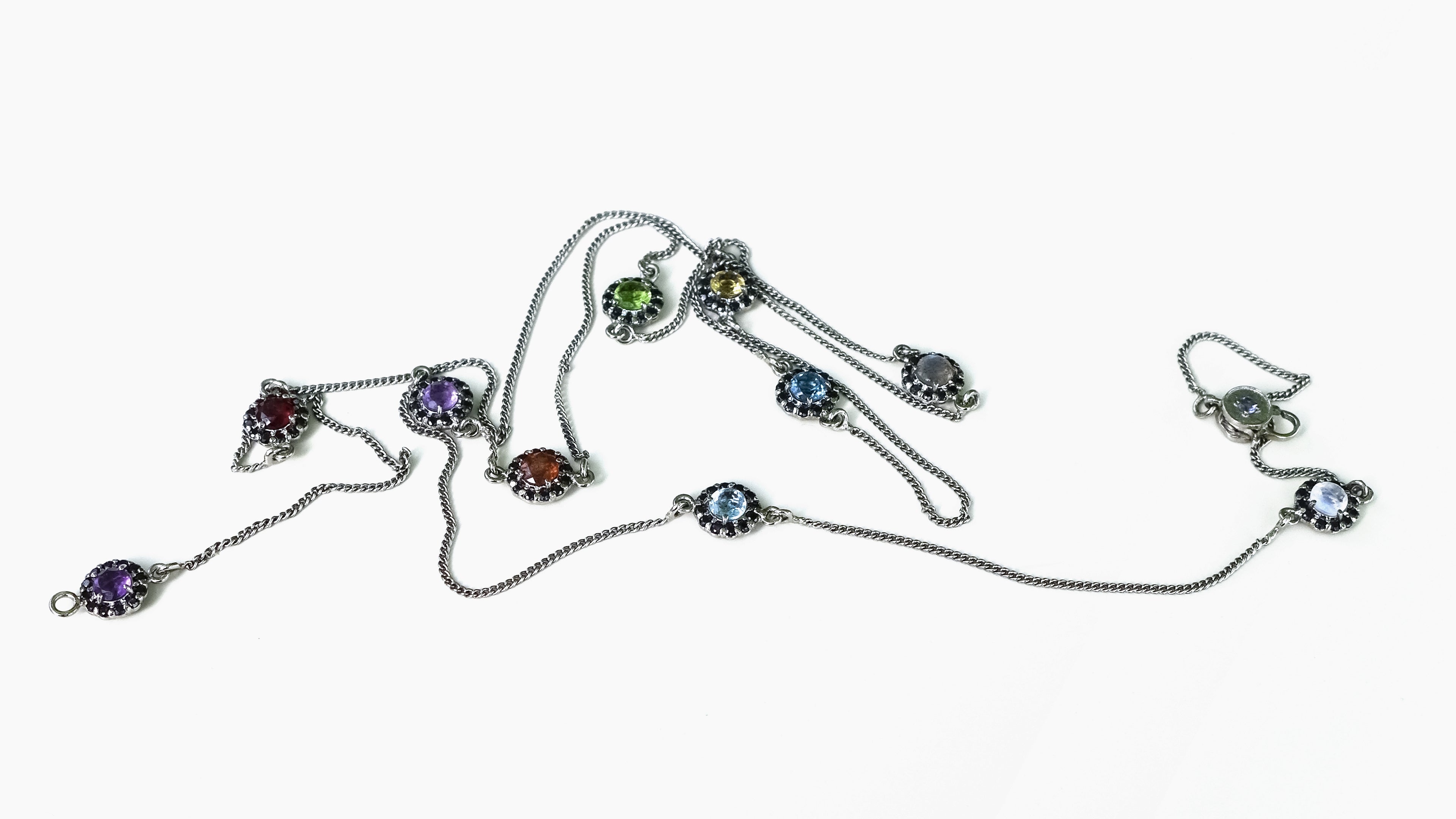 LONG BLACK FLOWER NECKLACE - adelina.world